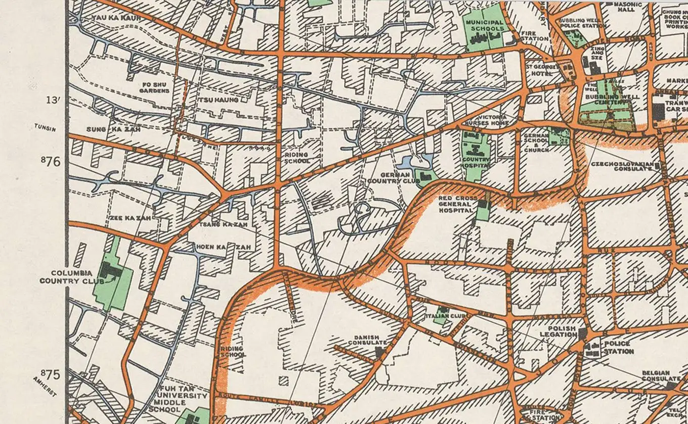 Detail of a printed city plan with orange main roads, hatched built-up blocks and a green rectangle labelled Columbia Country Club near the left edge.
